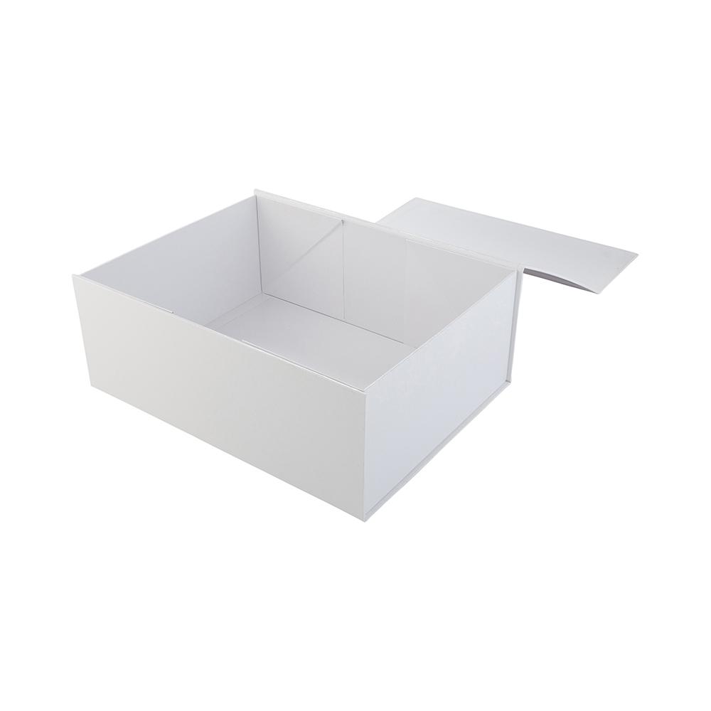 Large White Magnetic Tic Tac Box 26.67 cm x 20.32 cm 10 count box