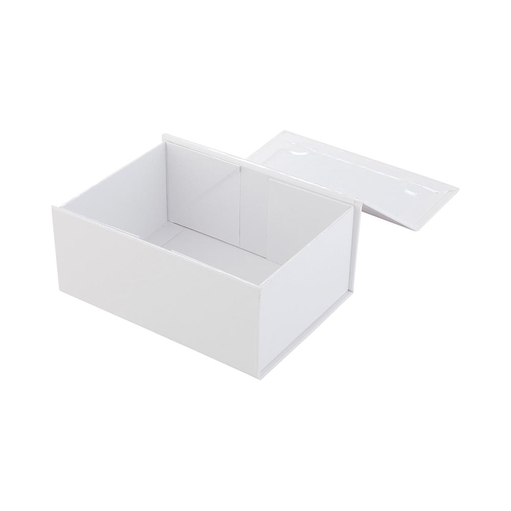 Small White Magnetic Tic Tac Box 17.78 cm x 10.16 cm 10 count box